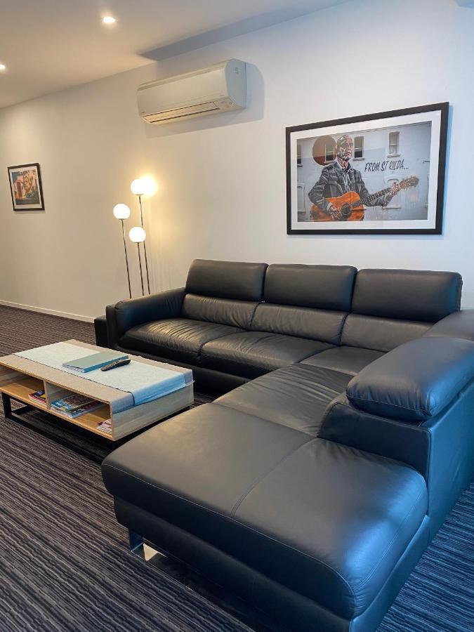 Modern Quiet 1 & 2 Bed Apt Opposite Albert Park Melbourne Bagian luar foto